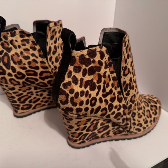Dolce Vita, size 10, animal print bootie, wedge heel, only worn once. 4 in - Picture 6 of 8